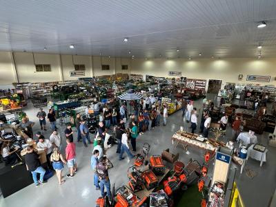 Loja Agropecuária Coprossel celebra 1º ano em Laranjeiras do Sul